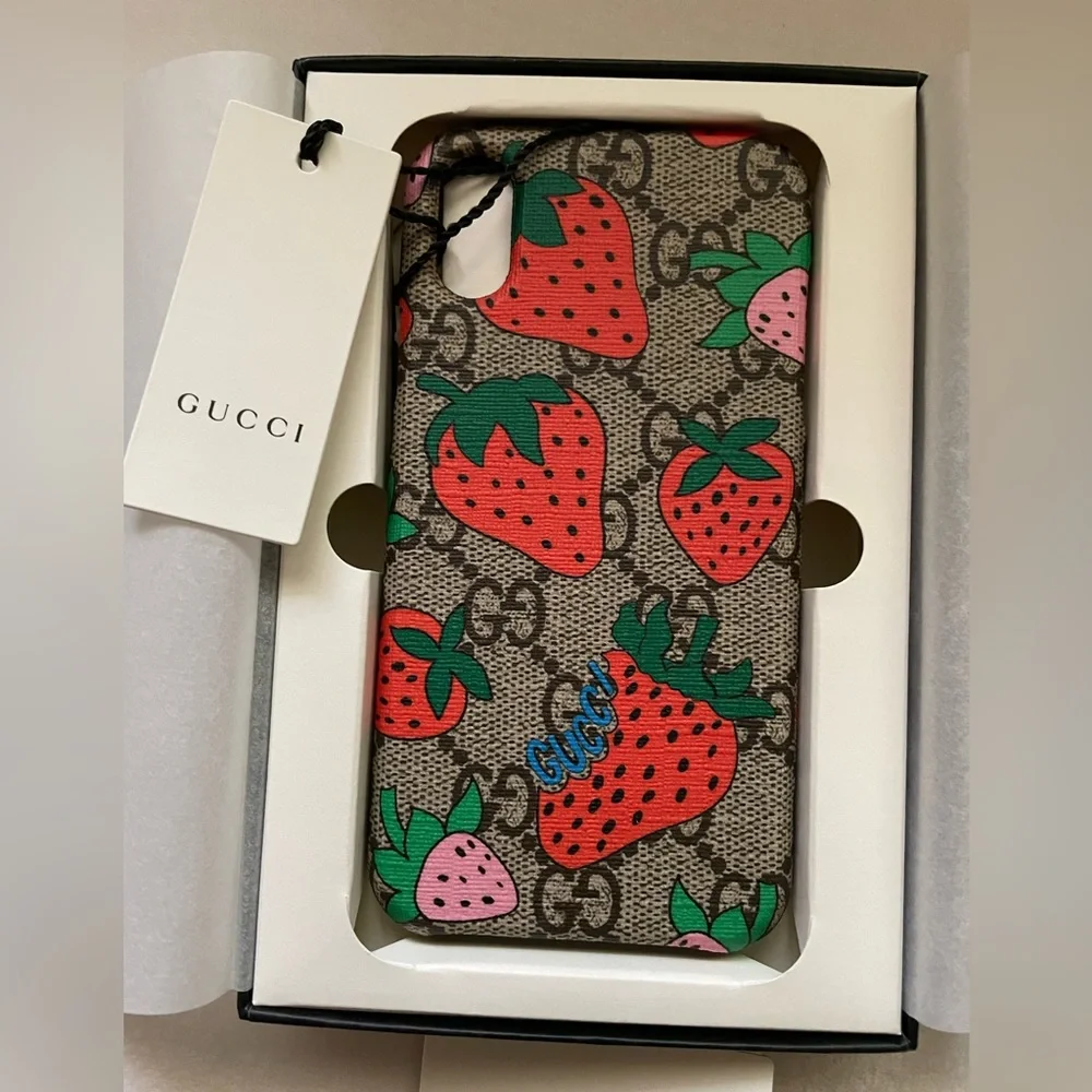 Authentic Gucci Limited Edition Strawberry Supreme Iphone 7/8 Phone Case NIB